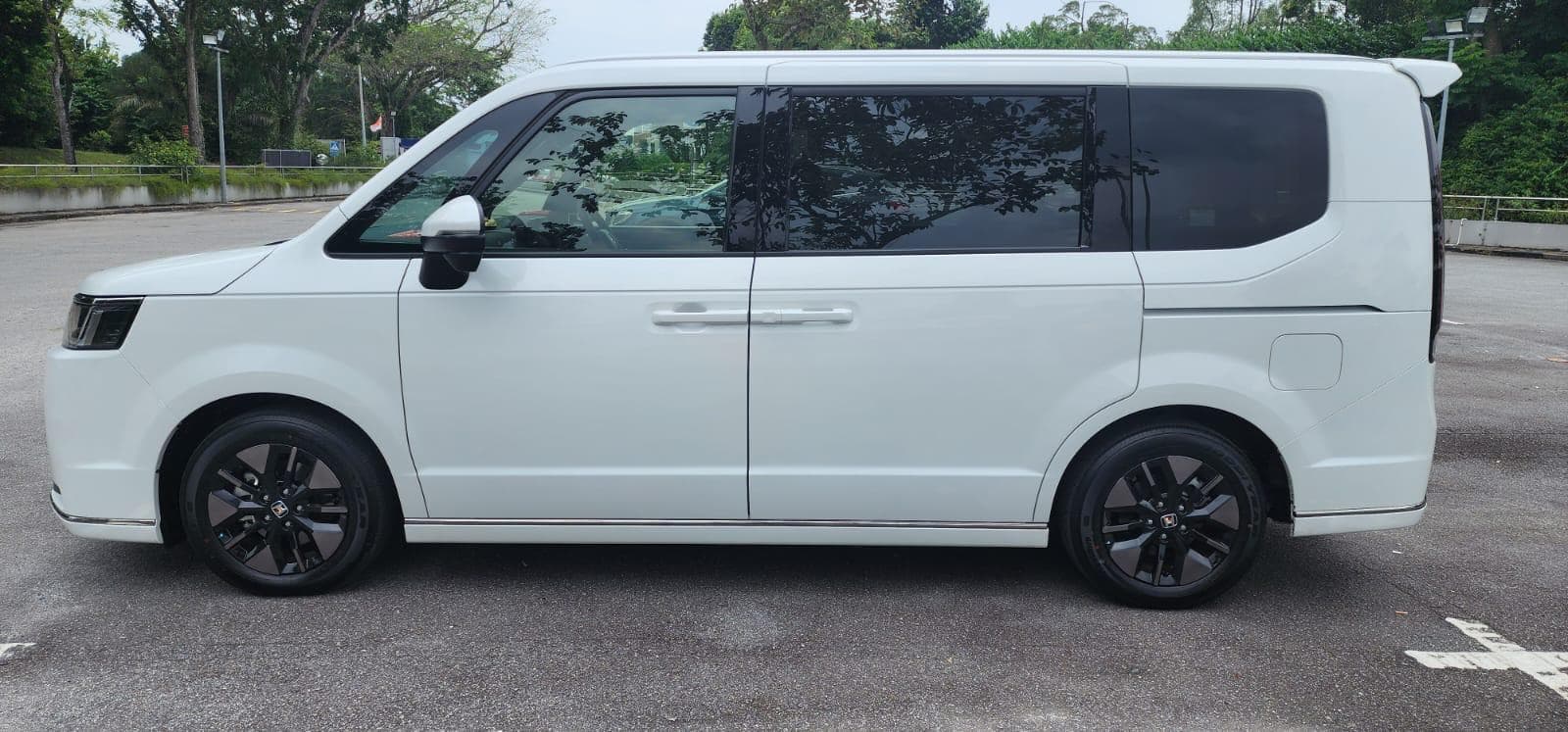 Mesa Travels 7-seater premium MPV for family airport transfers in Singapore